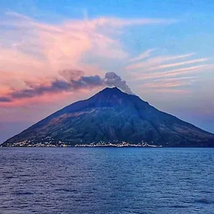 Hotel With Terrace Volcano & Sea View, Stromboli